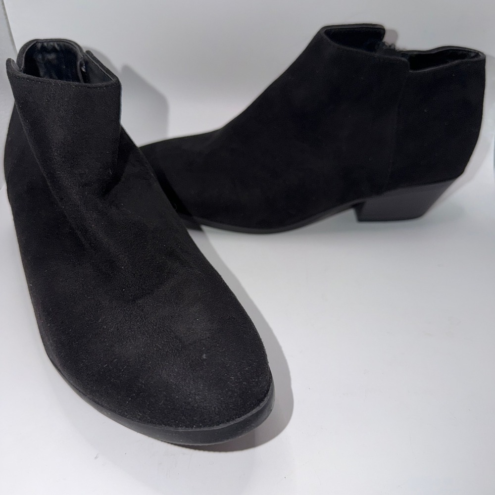 UNR8ED 7M Black Faux Suede Ankle Booties Side Zip Minimalist Goth Chic Low Heel